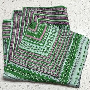 SILK Kelly Green/pink Geometric Pattern Scarf 32” square hand rolled vintage EUC